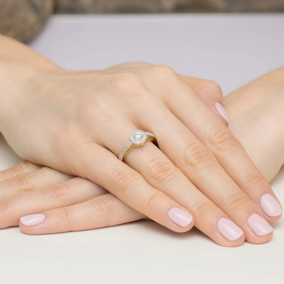 Goldring mit 0,15 ct und 0,225 ct Diamanten