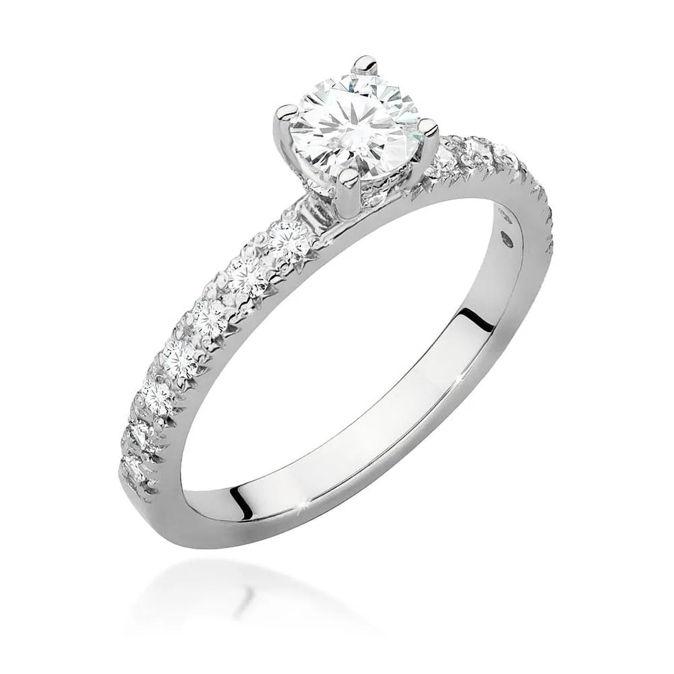 Goldring mit 0,40 ct Diamant und 0,243 ct Seitensteinen aus Diamanten