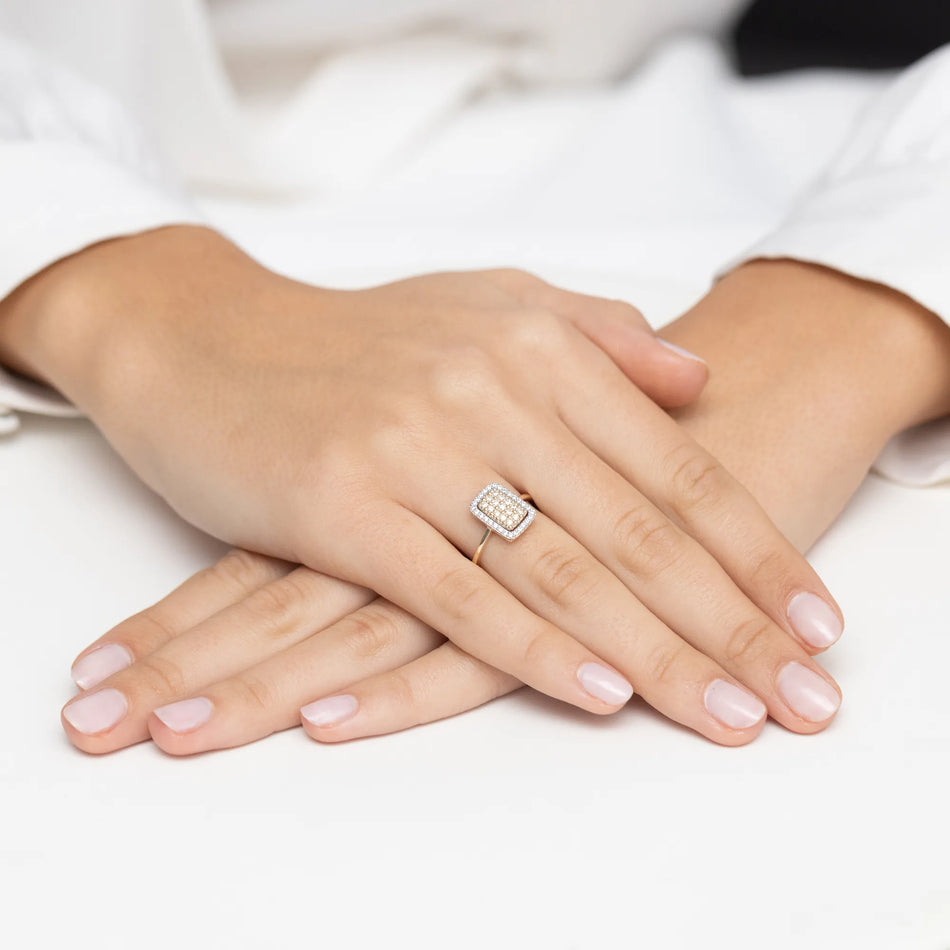 Gold Ring with 0.27ct Diamonds