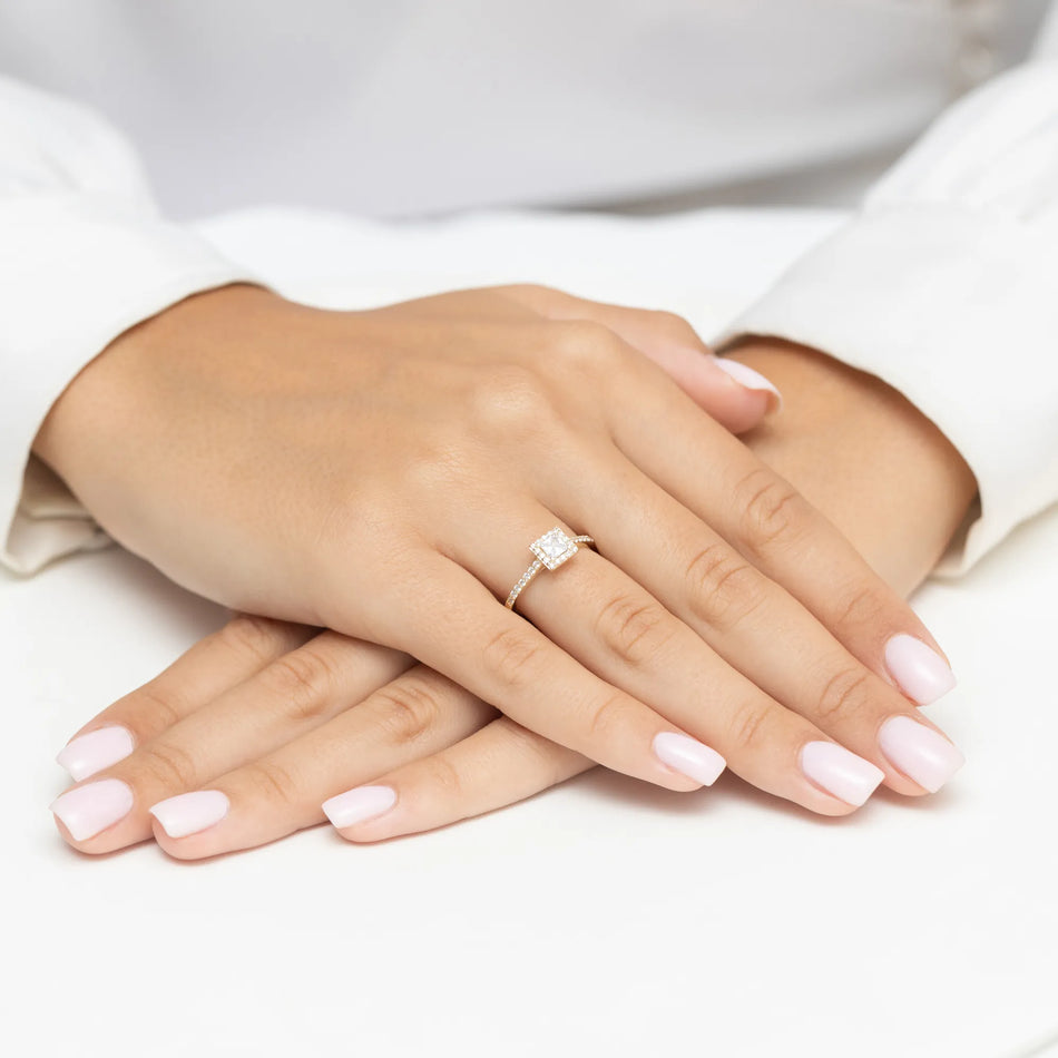 Gold Ring with 0.30ct and 0.20ct Diamonds