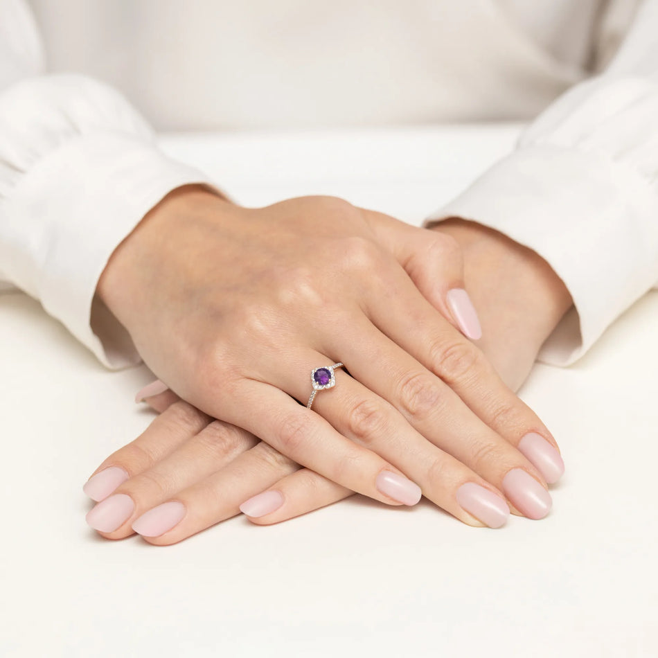 Gold Ring Flower with 0.50ct Amethyst and Diamonds