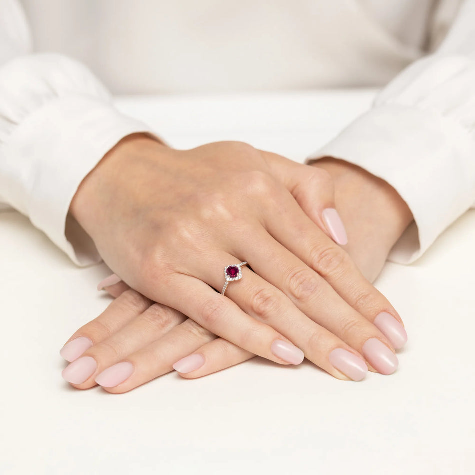 Gold Ring Flower with 0.60ct Rhodolite and Diamonds