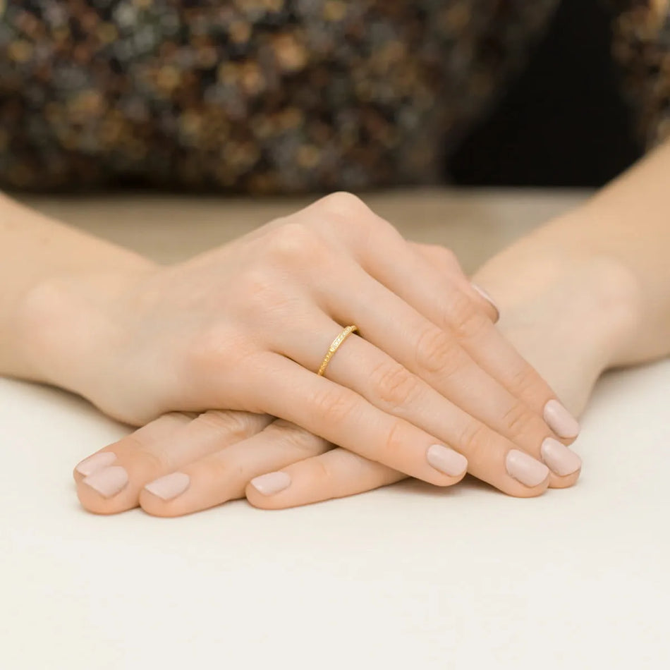 Goldring mit 0,035 ct Diamanten