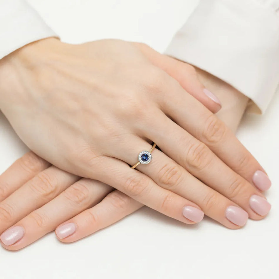 Goldring mit 0,30 ct Saphir und 0,103 ct Diamanten