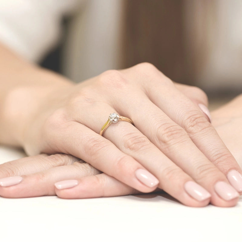 Goldring mit Zirkonia