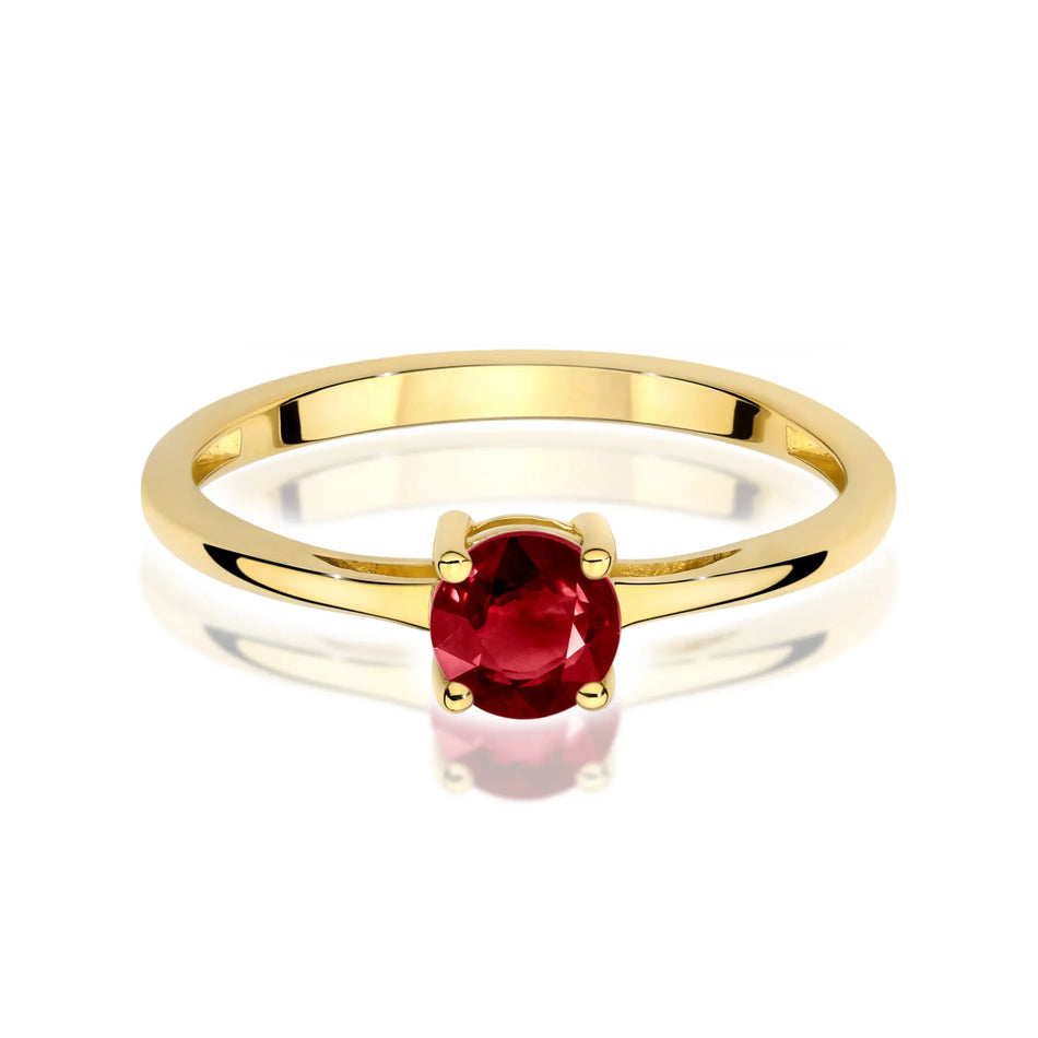 Gold Ring with 0.60ct Garnet