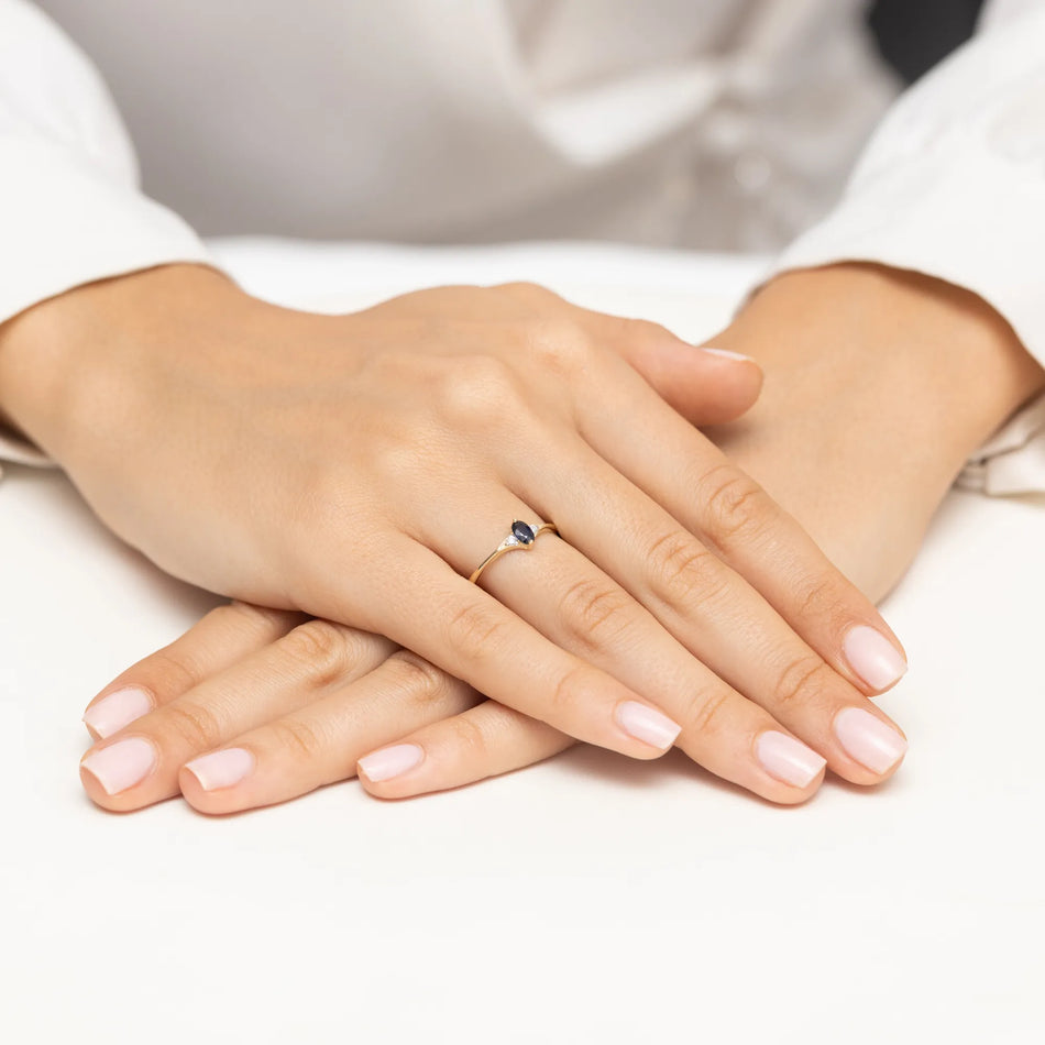 Goldring mit 0,30 ct Saphir und 0,04 ct Diamanten