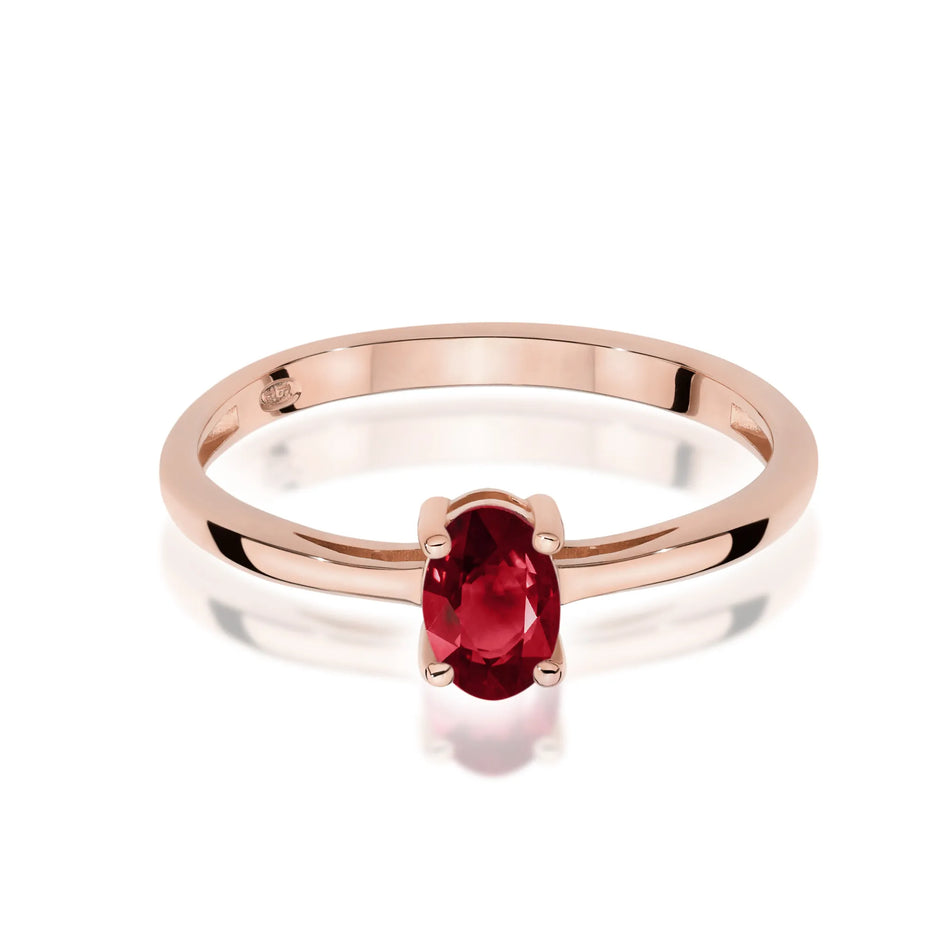 Gold Ring with 0.50ct Garnet