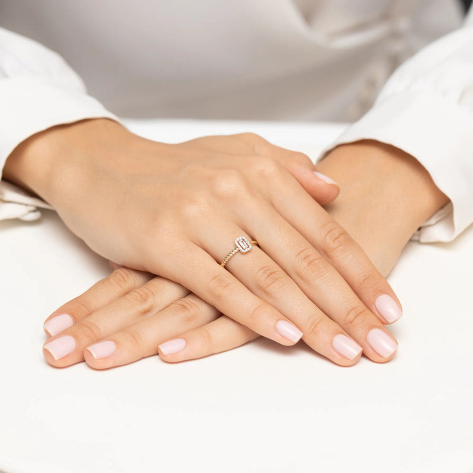 Gold Ring with 0.13ct and 0.07ct Diamonds