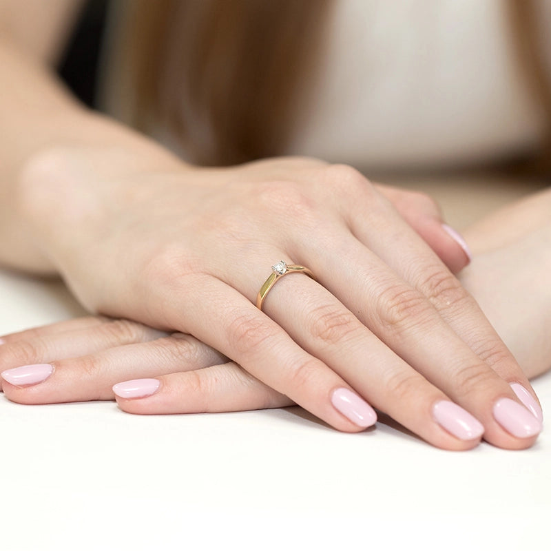 Goldring mit Zirkonia