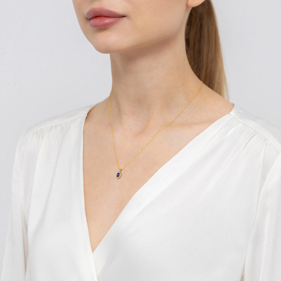 Gold Pendant with 0.70ct Sapphire and 0.08ct Diamonds